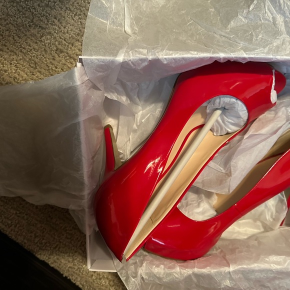Beautiful bright red high heel shoes for the PERFECT valentines date night ❤️ - Picture 2 of 5